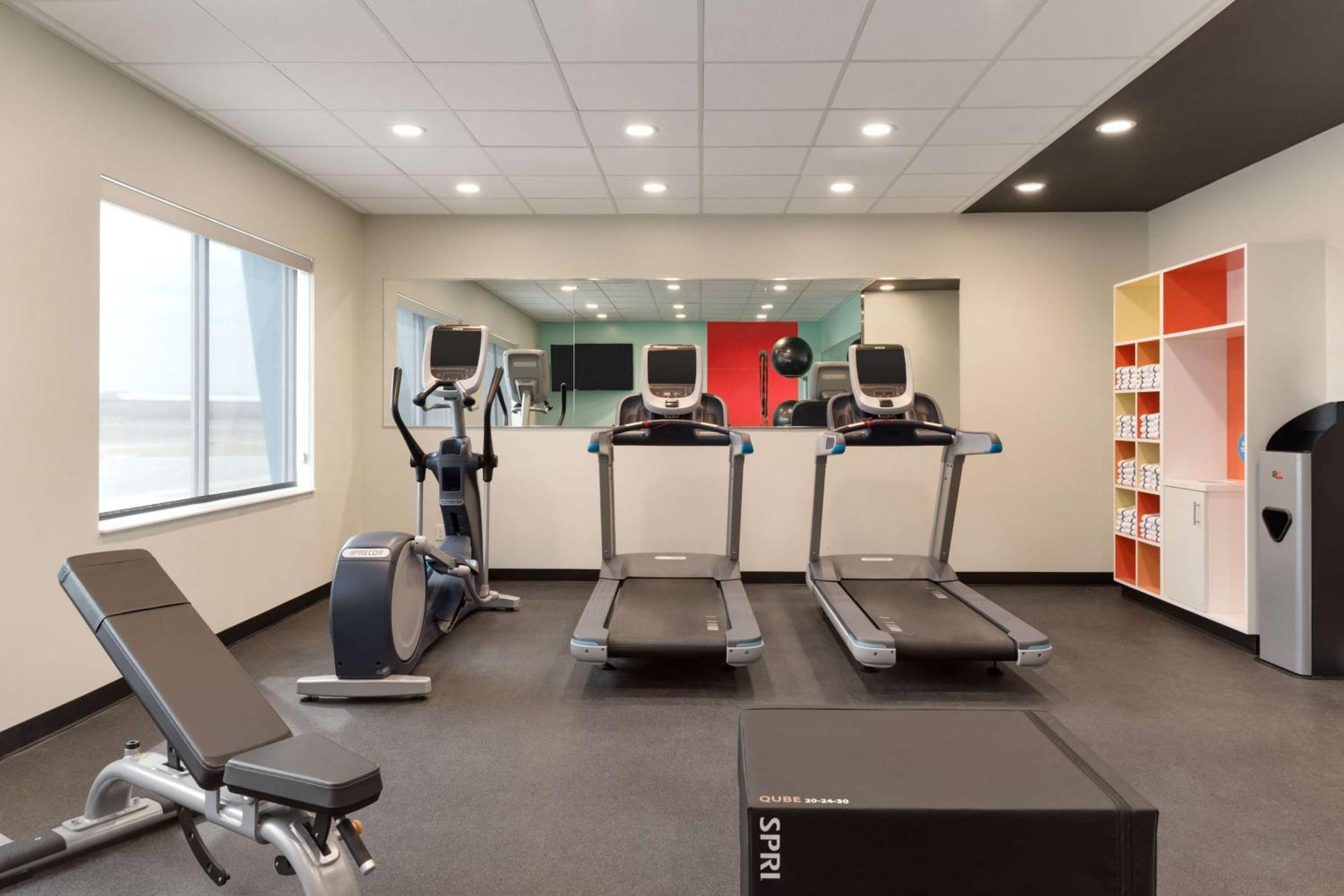 Tru By Hilton Cedar Rapids Westdale Hotel Ngoại thất bức ảnh