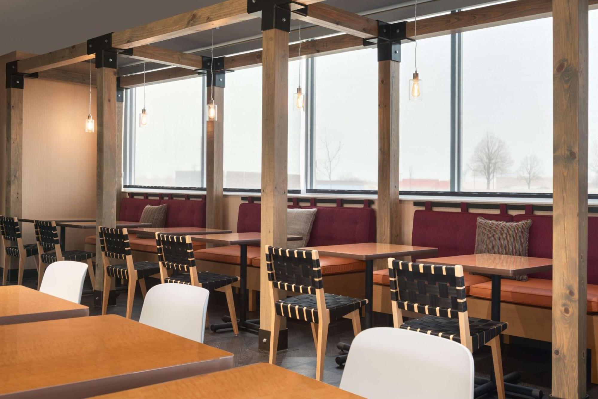 Tru By Hilton Cedar Rapids Westdale Hotel Ngoại thất bức ảnh